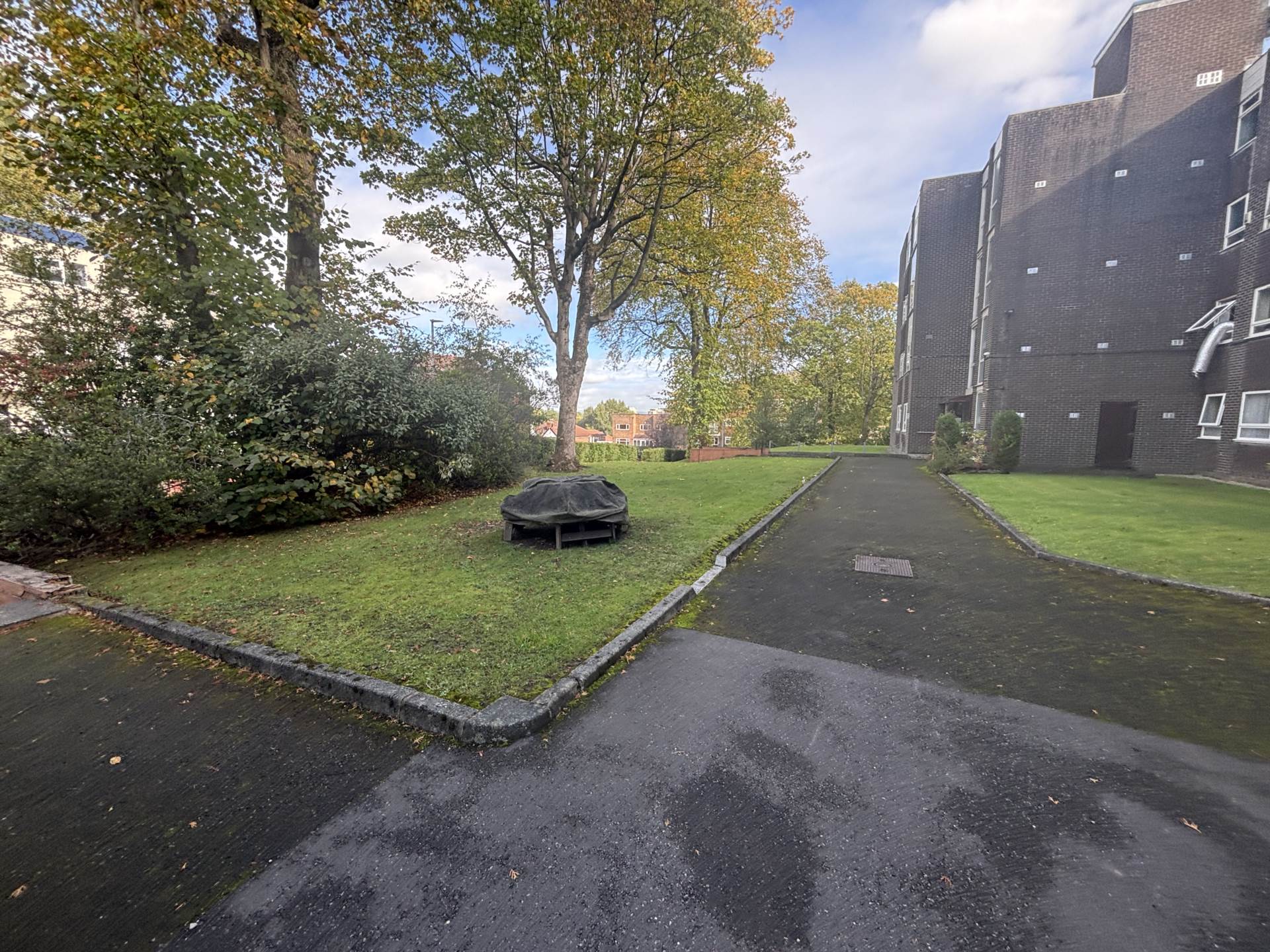 Hilltop Court, Manchester, Image 18