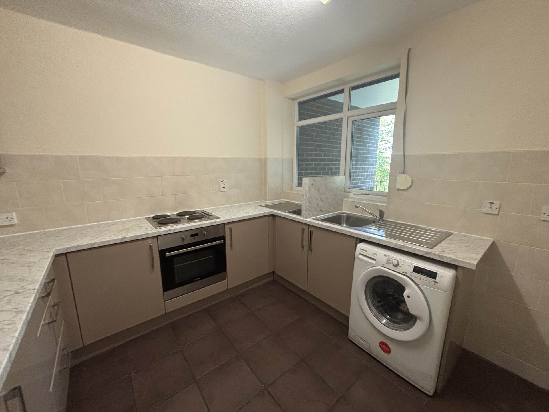 Hilltop Court, Manchester, Image 4