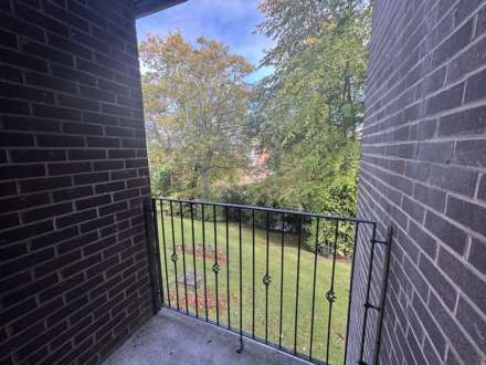 Hilltop Court, Manchester, Image 15