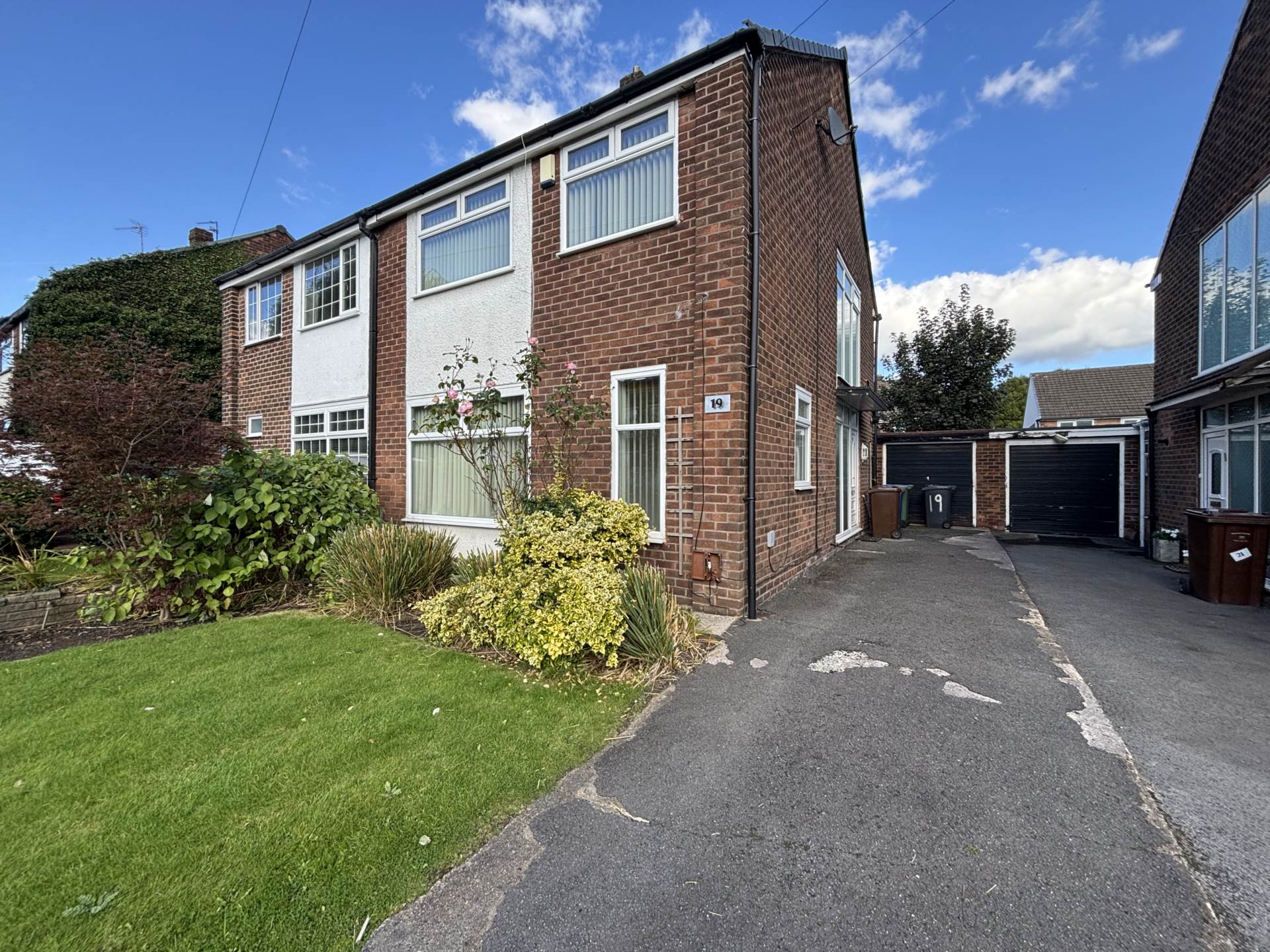 Woodhall Avenue, Manchester, Image 1