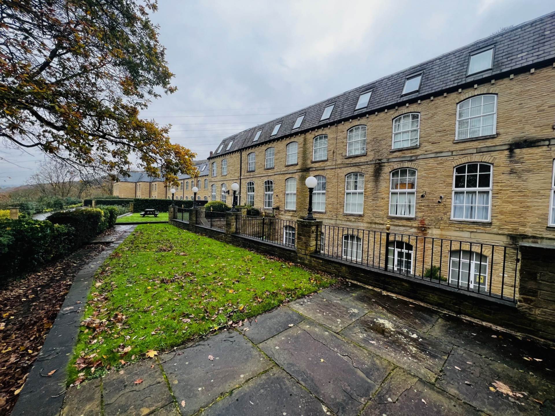 Ashgrove House, Elland, Image 4