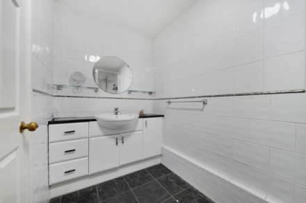 Moor End Court, Salford, Image 12