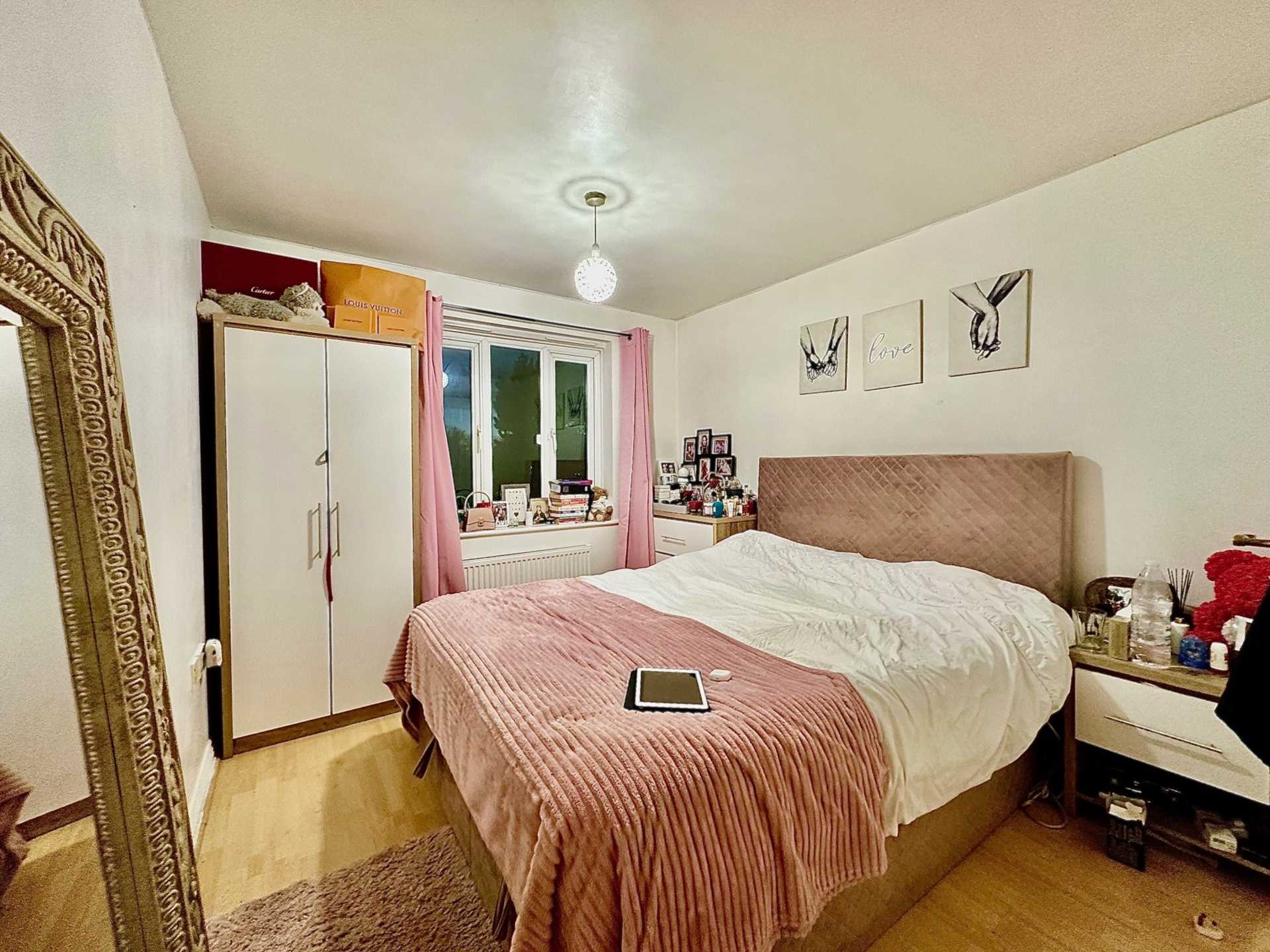 Turners Close, Whetstone, London N20, Image 4
