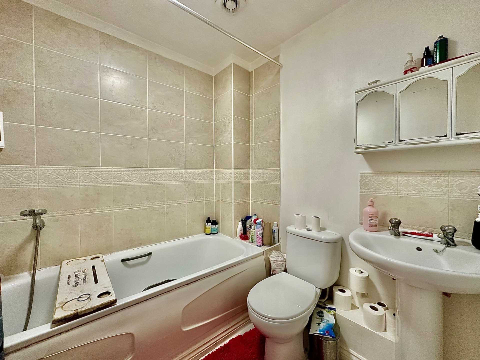 Turners Close, Whetstone, London N20, Image 7