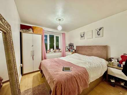 Turners Close, Whetstone, London N20, Image 4