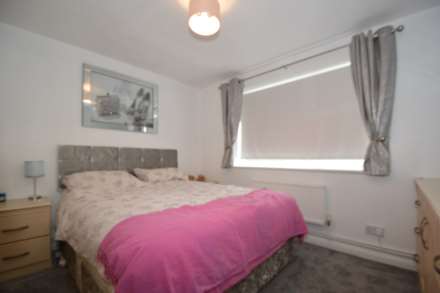Keats Close, Chigwell IG7, Image 3