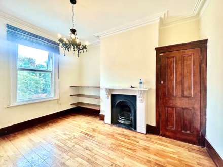 Holly Park Road, Friern Barnet, London N11, Image 3