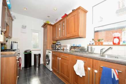 Holly Park Road, Friern Barnet, London N11, Image 7