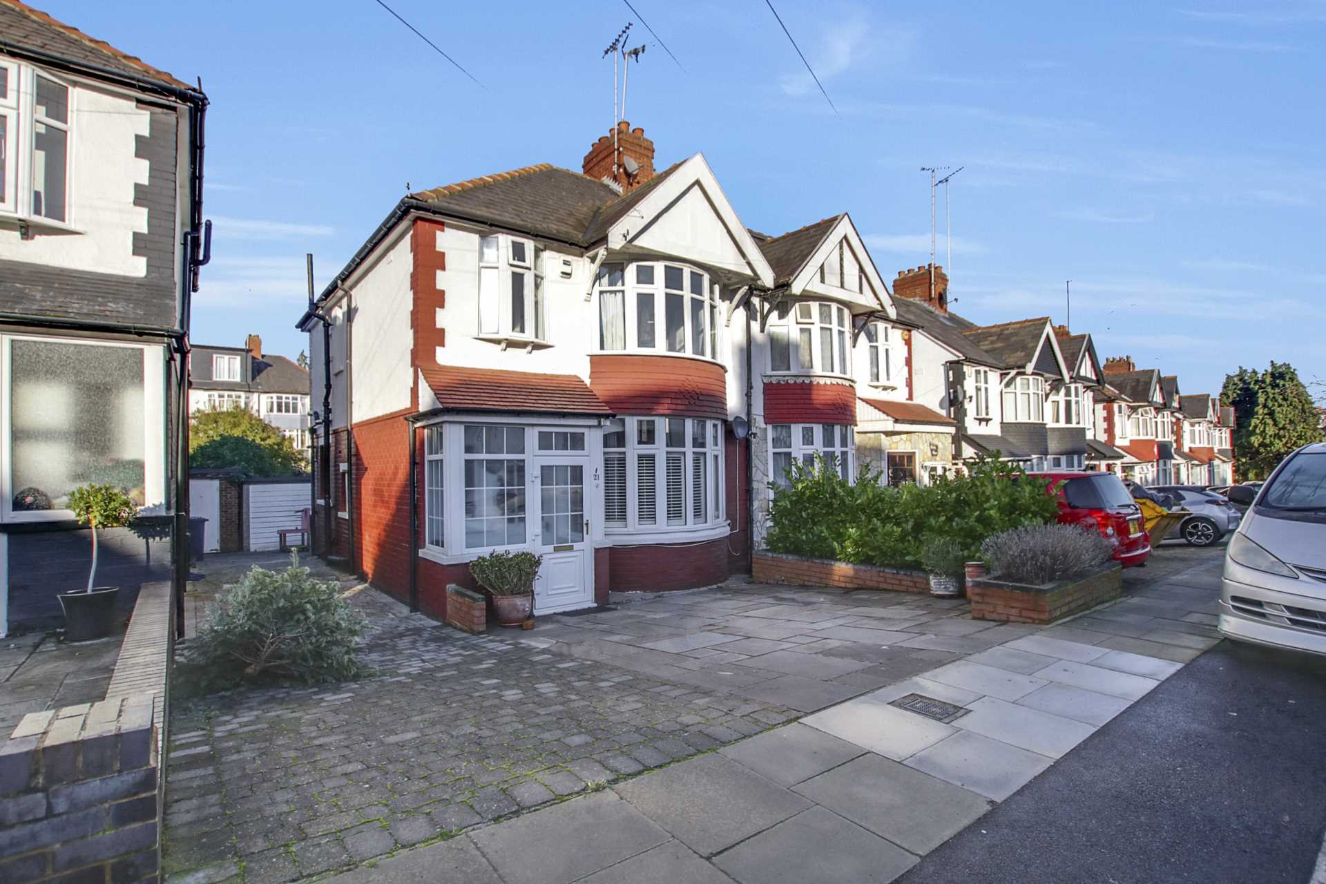 Thurlestone Avenue, London N12, Image 1