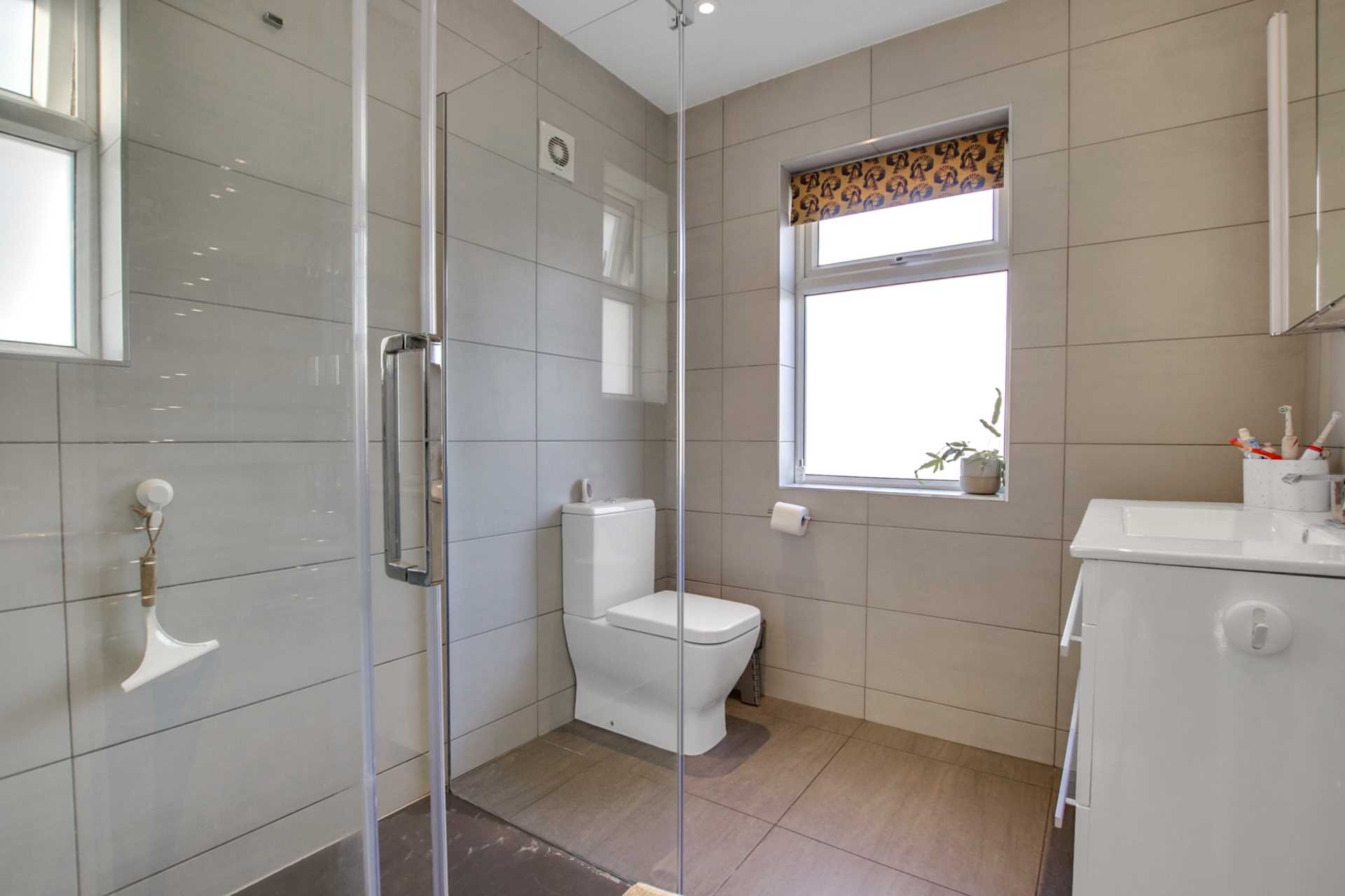 Thurlestone Avenue, London N12, Image 7