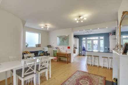 Thurlestone Avenue, London N12, Image 2