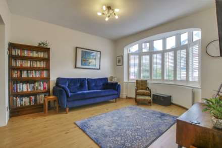 Thurlestone Avenue, London N12, Image 3