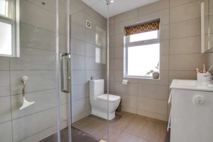 Thurlestone Avenue, London N12, Image 7