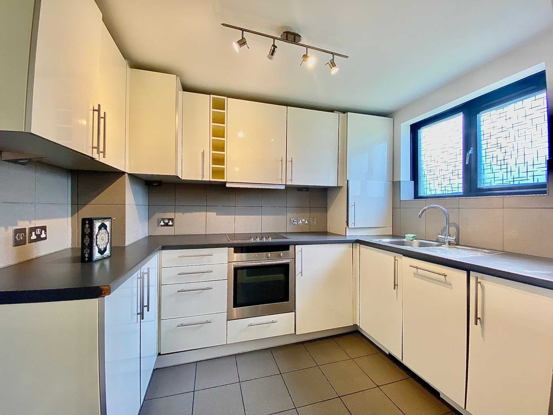 Rowlands Close, Mill Hill, London NW7, Image 2