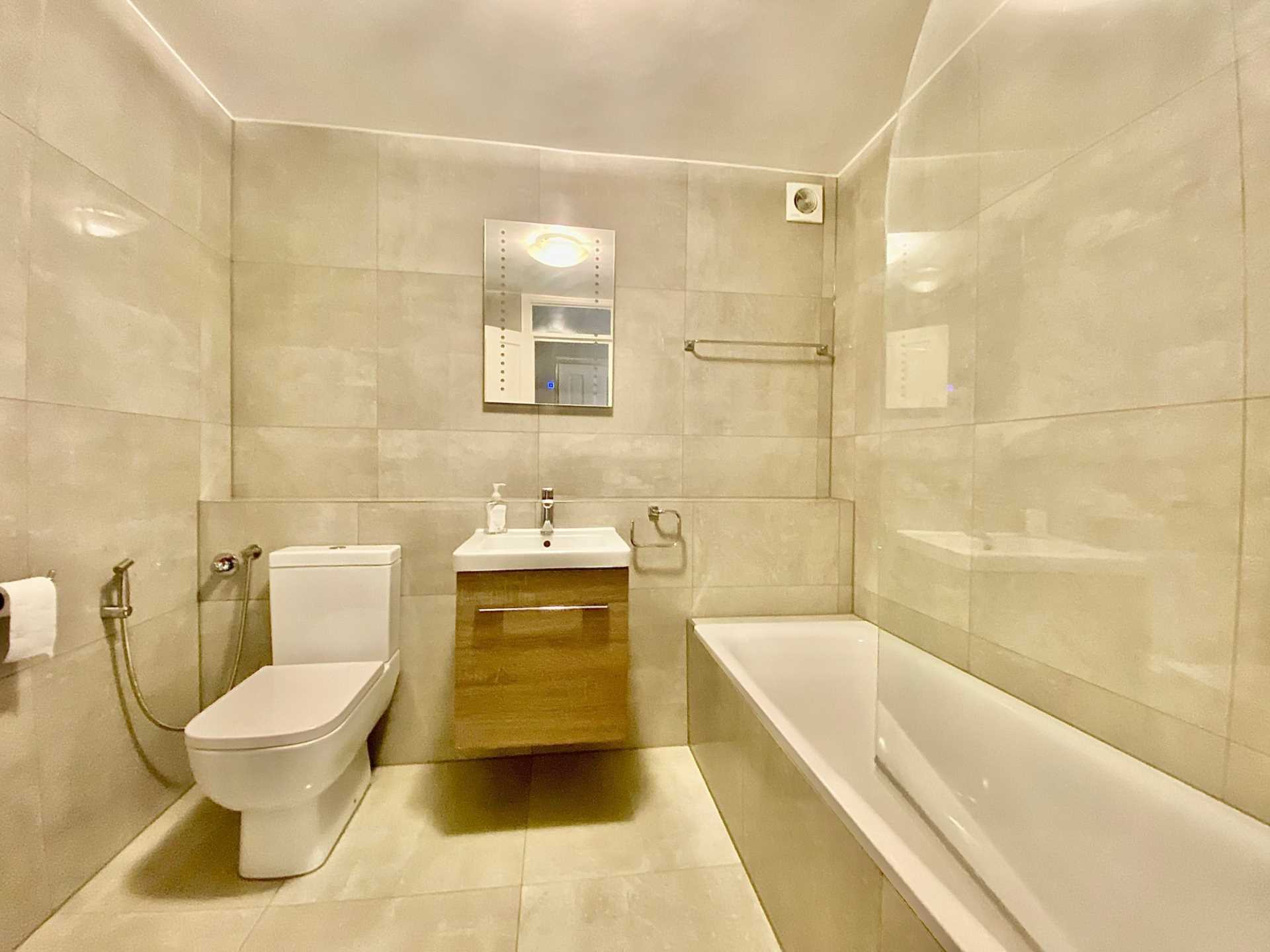 Rowlands Close, Mill Hill, London NW7, Image 3