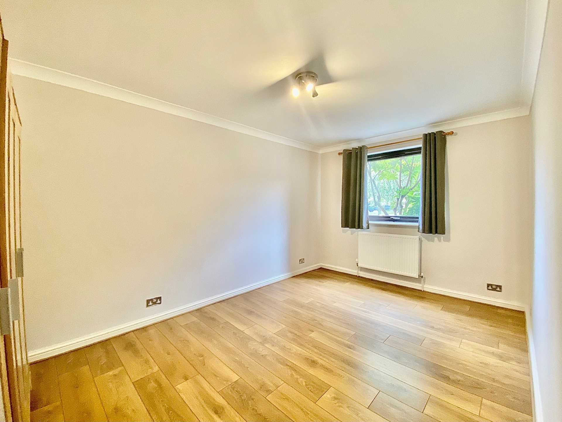 Rowlands Close, Mill Hill, London NW7, Image 4