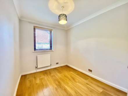 Rowlands Close, Mill Hill, London NW7, Image 5