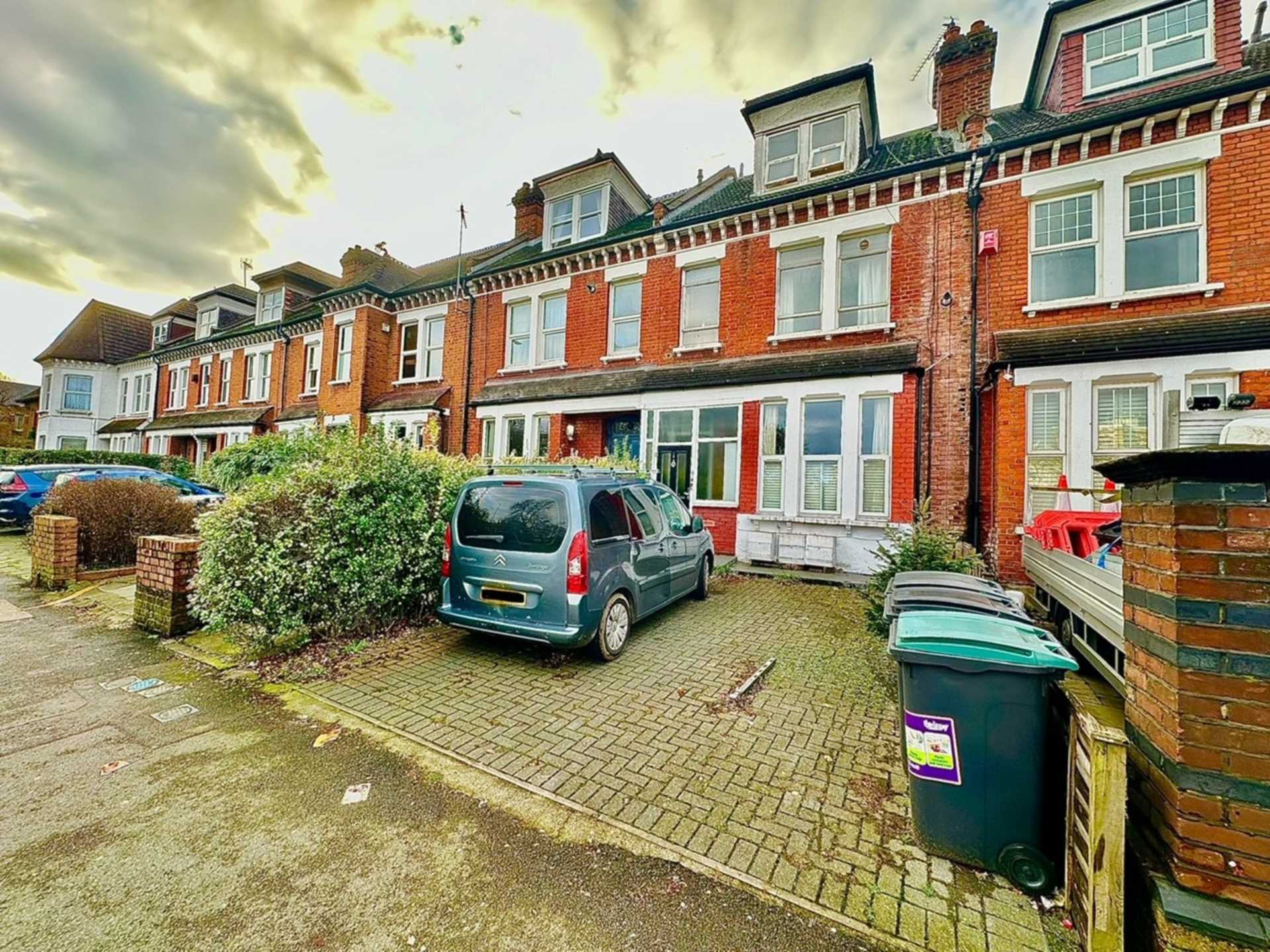 Bounds Green Road, Wood Green, London N22, Image 1