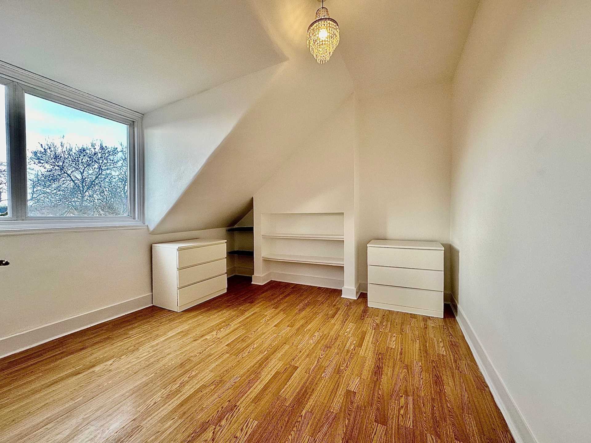 Bounds Green Road, Wood Green, London N22, Image 4