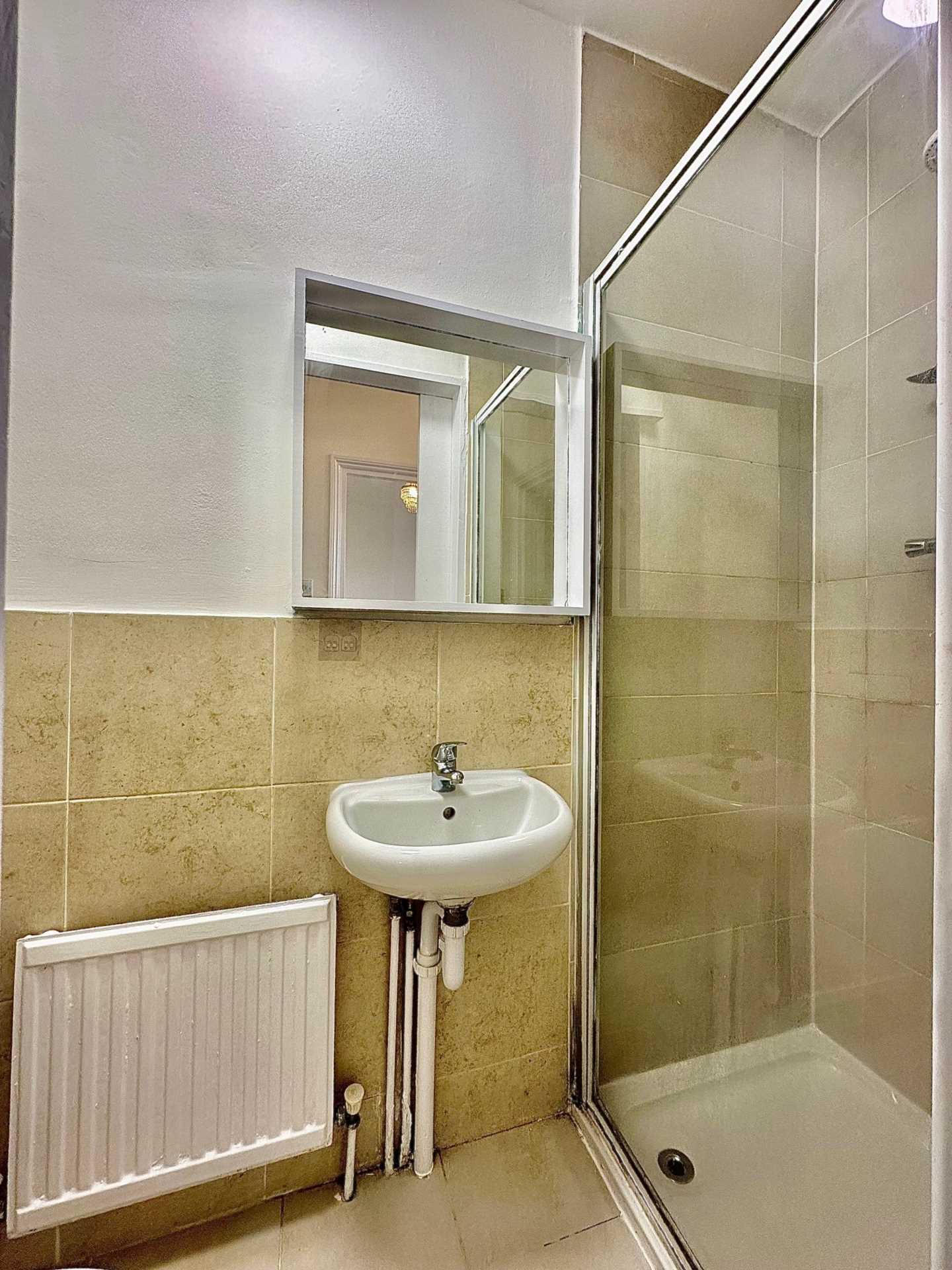 Bounds Green Road, Wood Green, London N22, Image 6