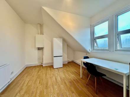 Bounds Green Road, Wood Green, London N22, Image 3