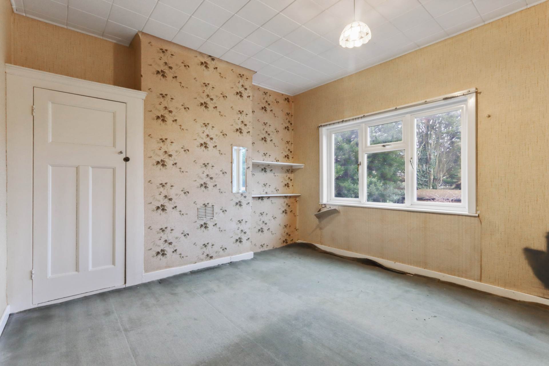 Horsham Avenue, London, Image 6