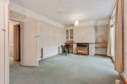 Horsham Avenue, London, Image 2