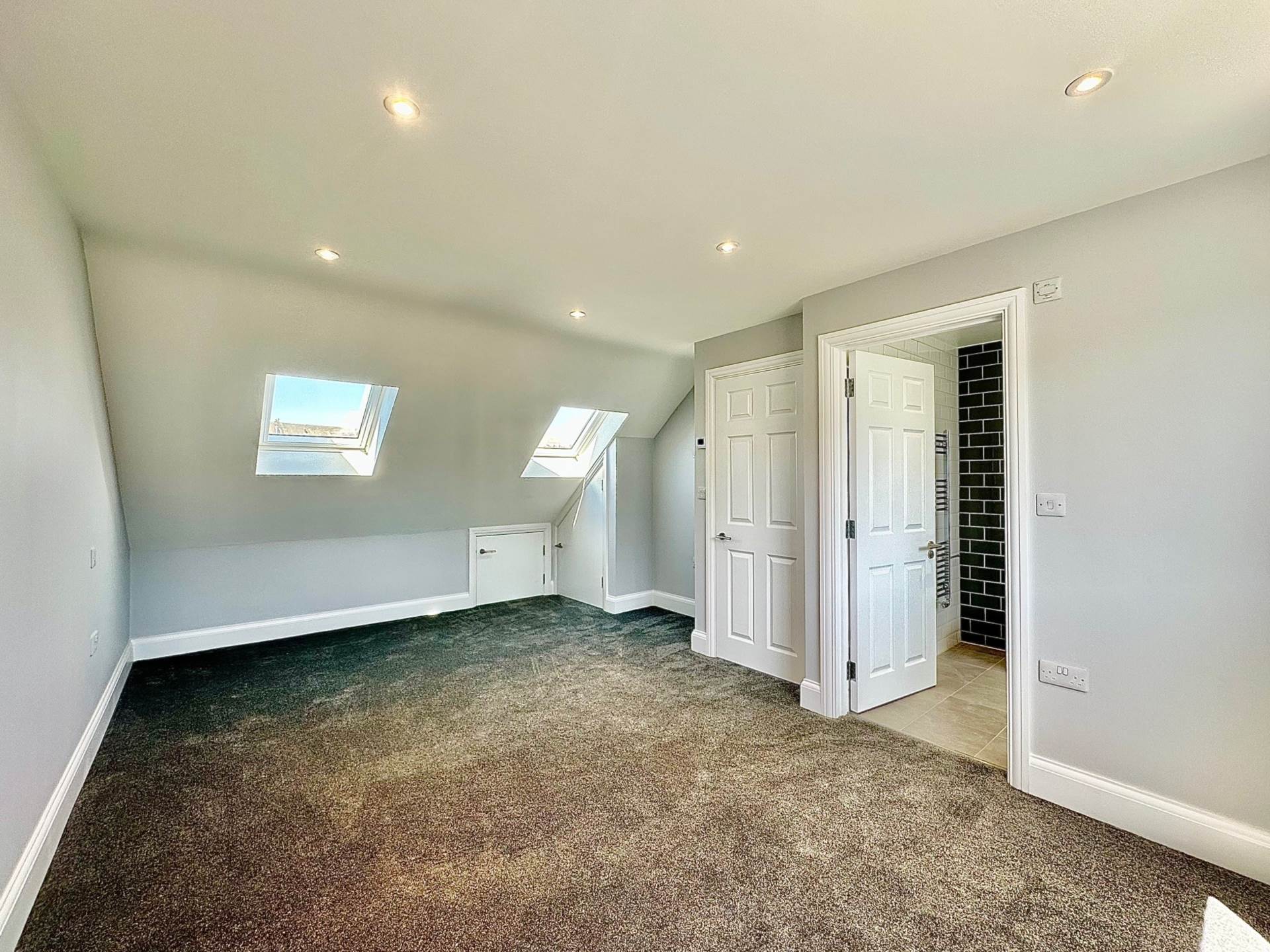 Thurlestone Avenue, London, Image 12