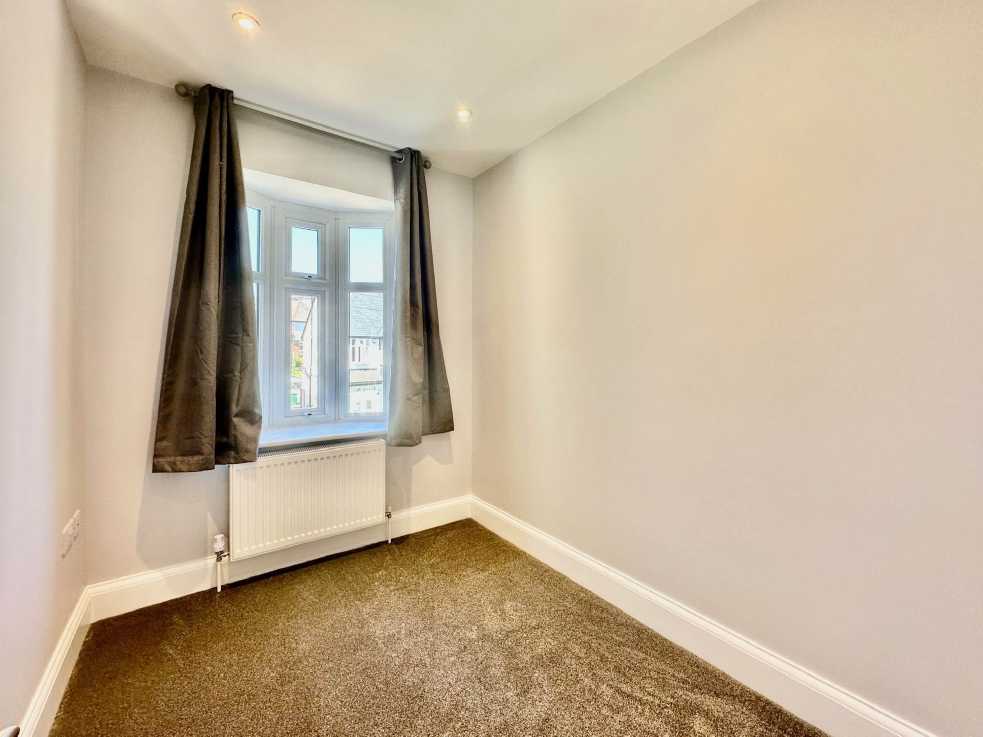 Thurlestone Avenue, London, Image 15