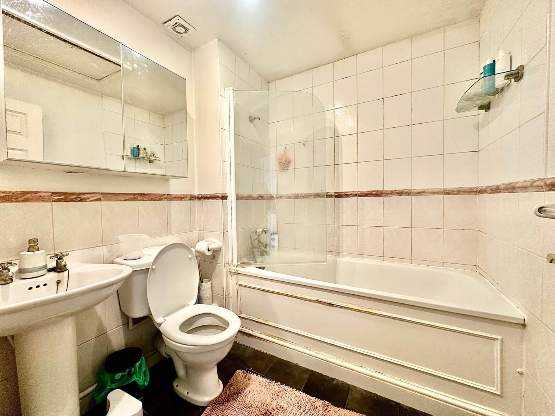 Hampton Close, New Southgate, London N11, Image 11