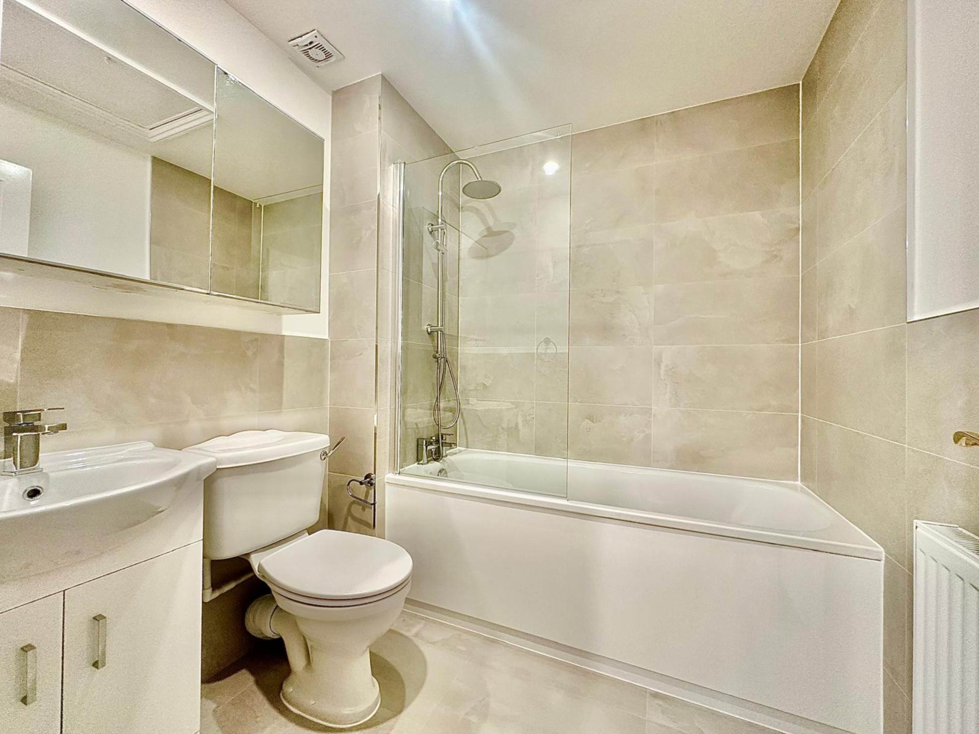 Hampton Close, New Southgate, London N11, Image 13
