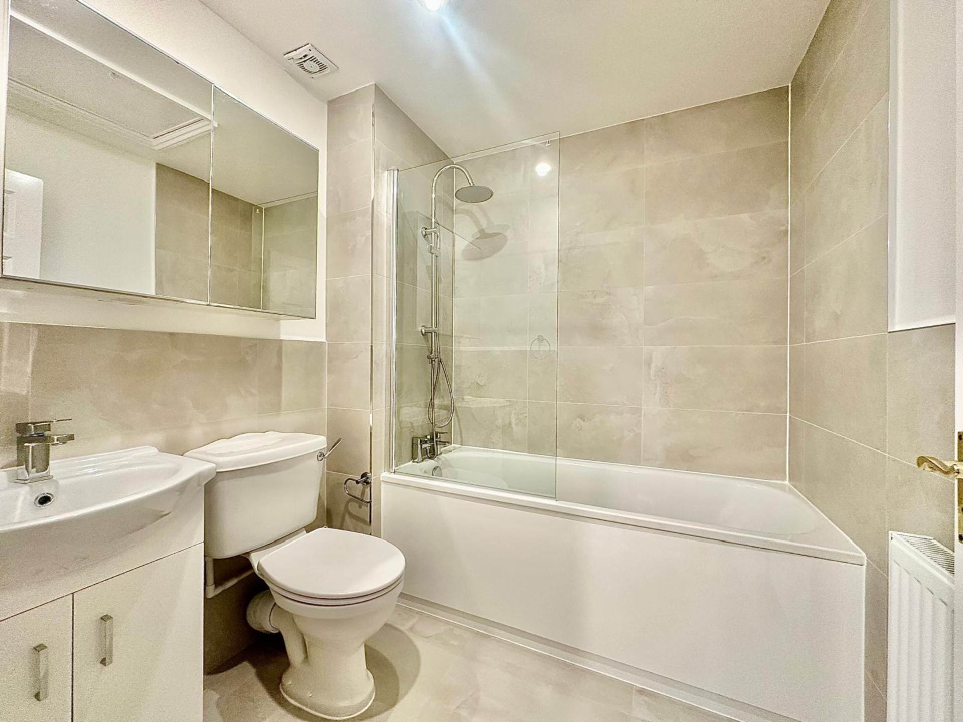 Hampton Close, New Southgate, London N11, Image 14
