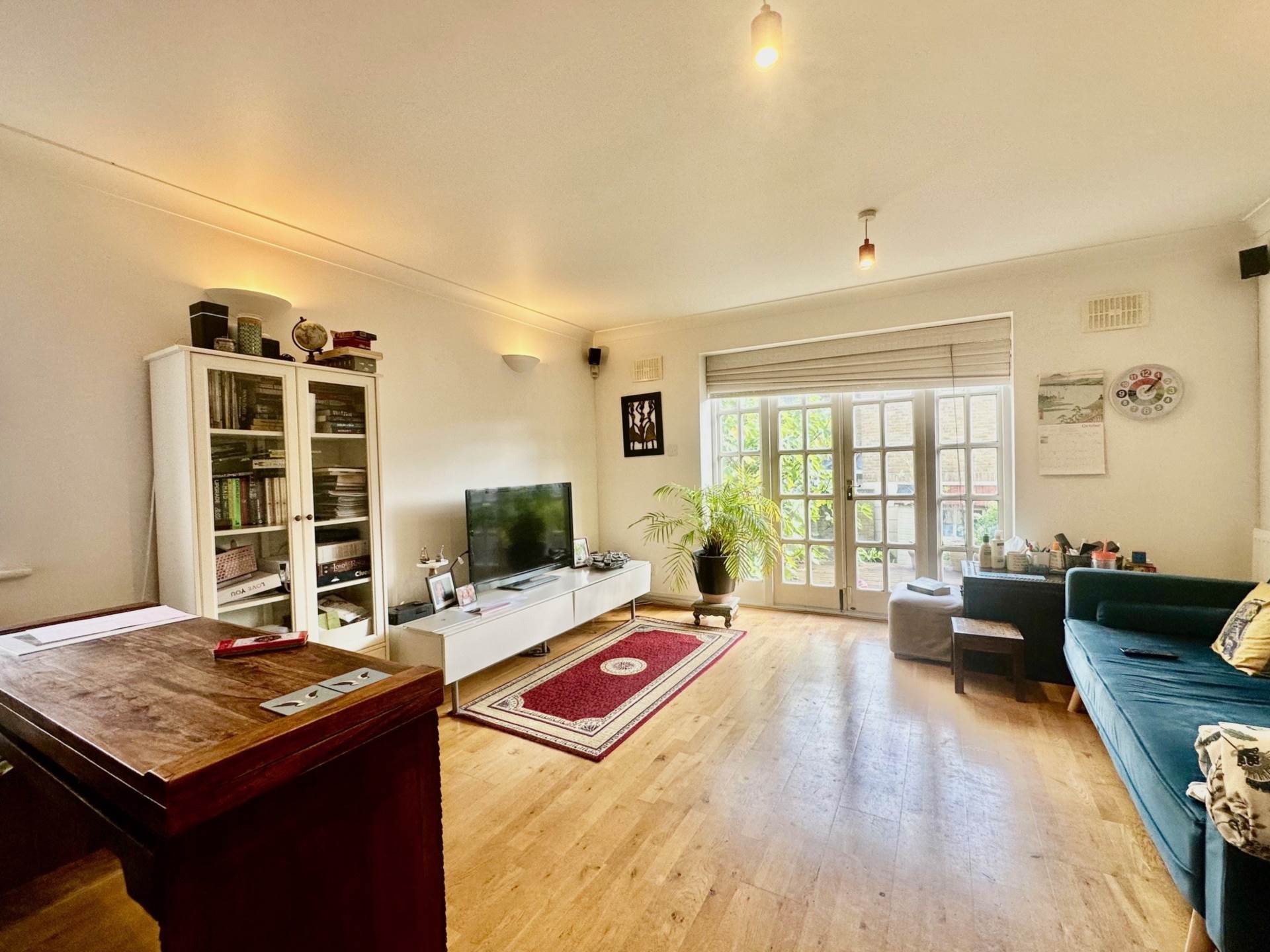 Hampton Close, New Southgate, London N11, Image 3