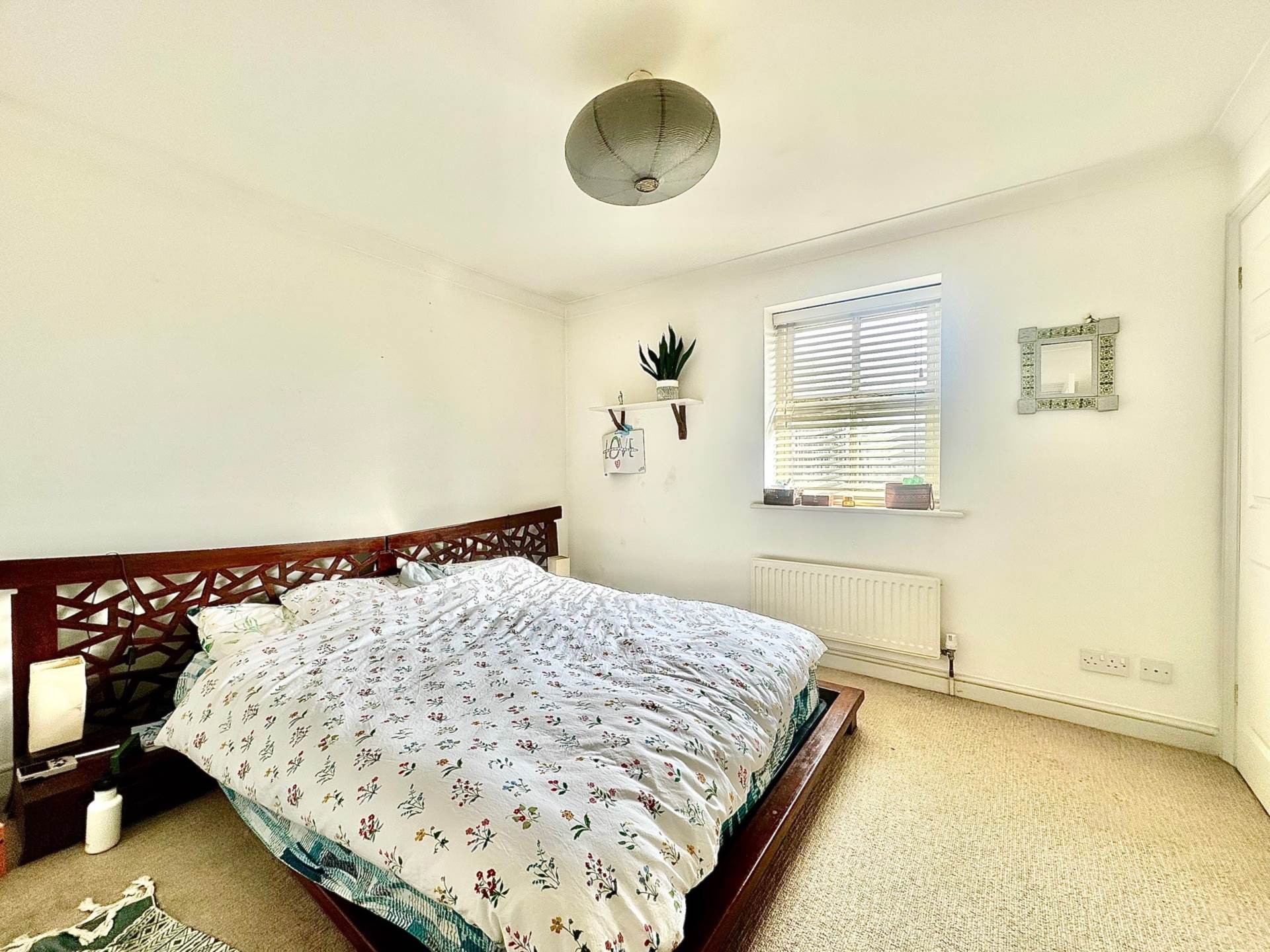 Hampton Close, New Southgate, London N11, Image 8