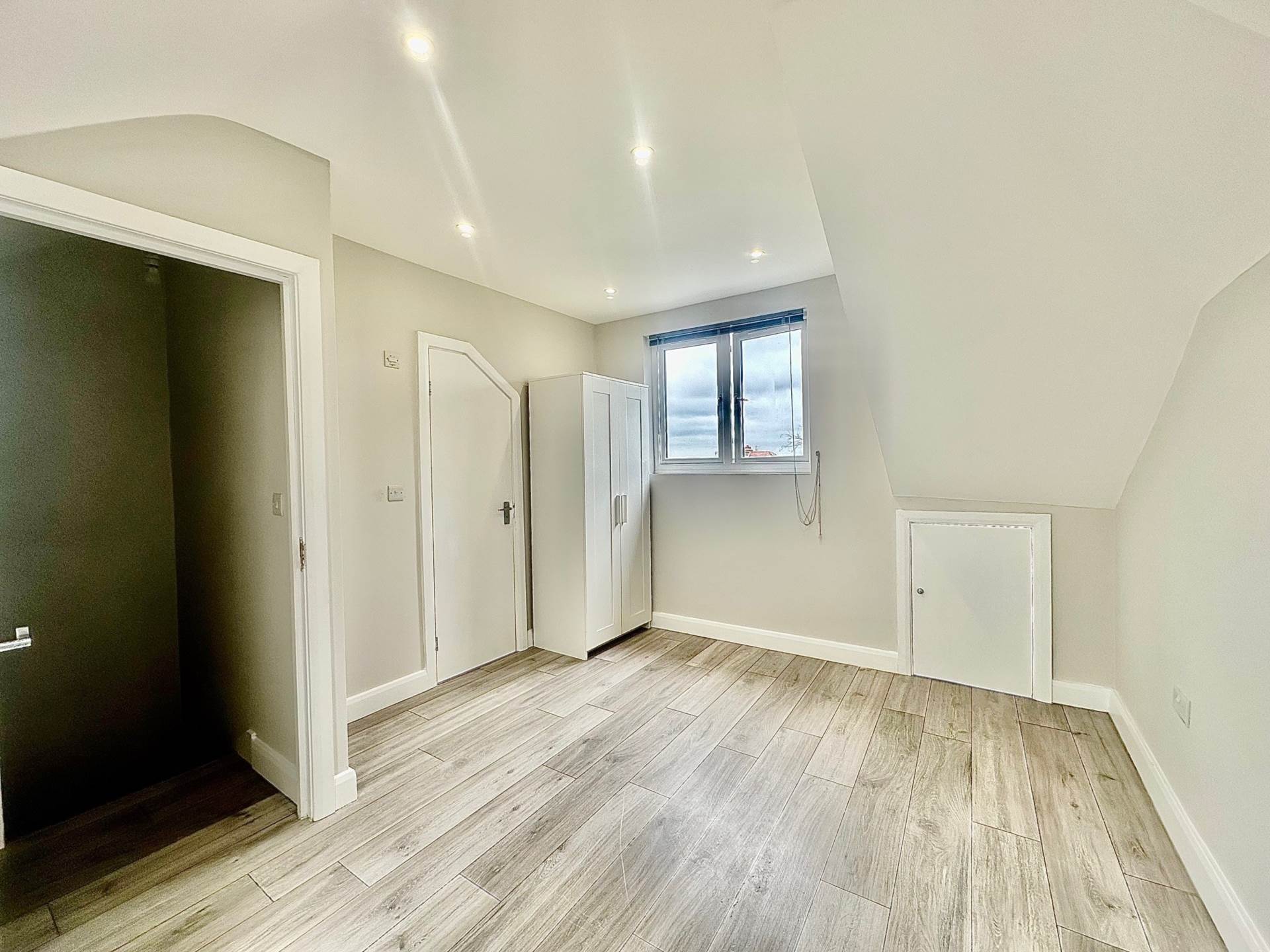 Lewes Road, North Finchley, London N12, Image 12