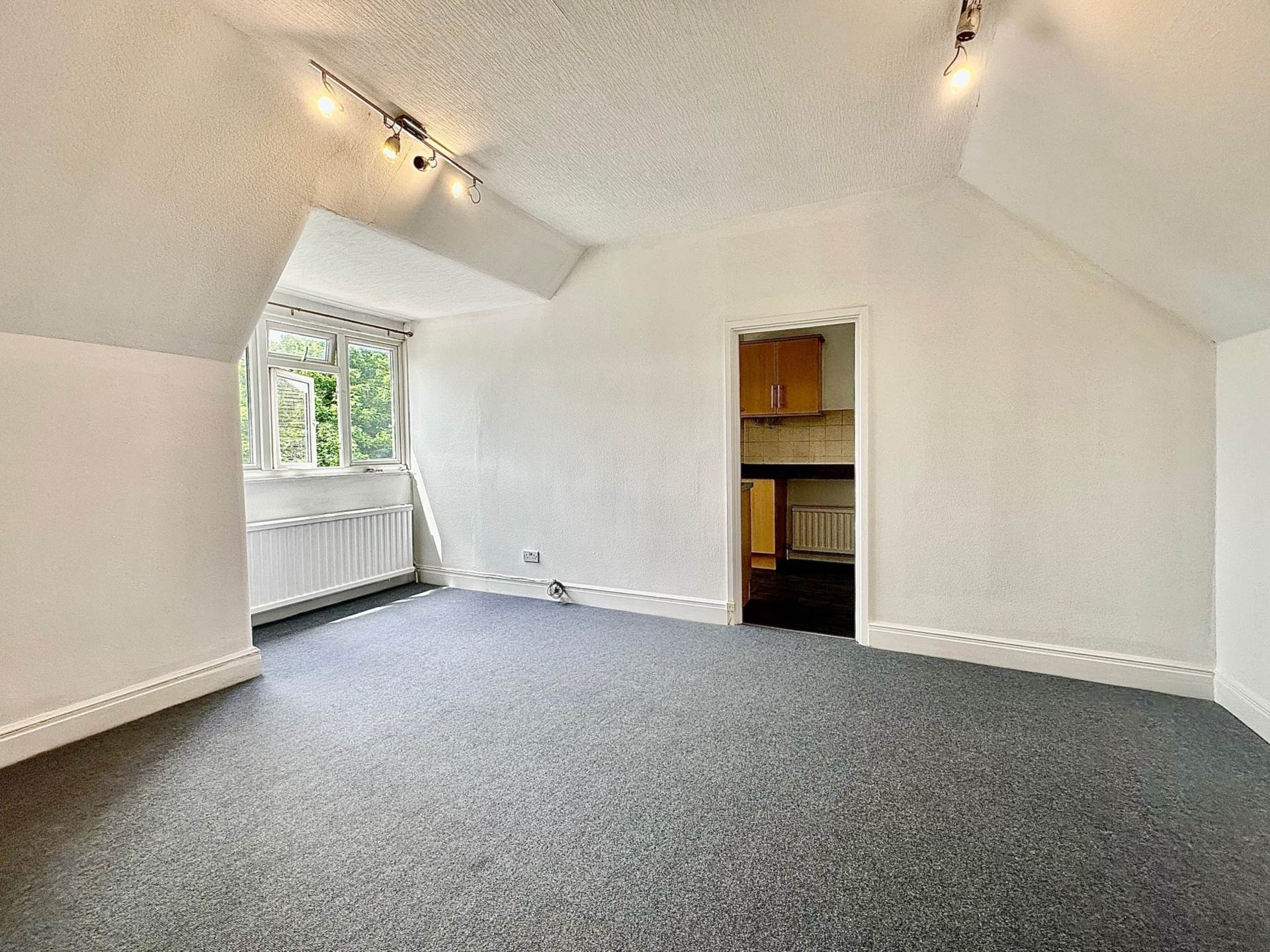 Colney Hatch Lane, Muswell Hill, London N10, Image 2