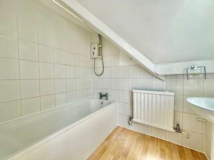 Colney Hatch Lane, Muswell Hill, London N10, Image 8