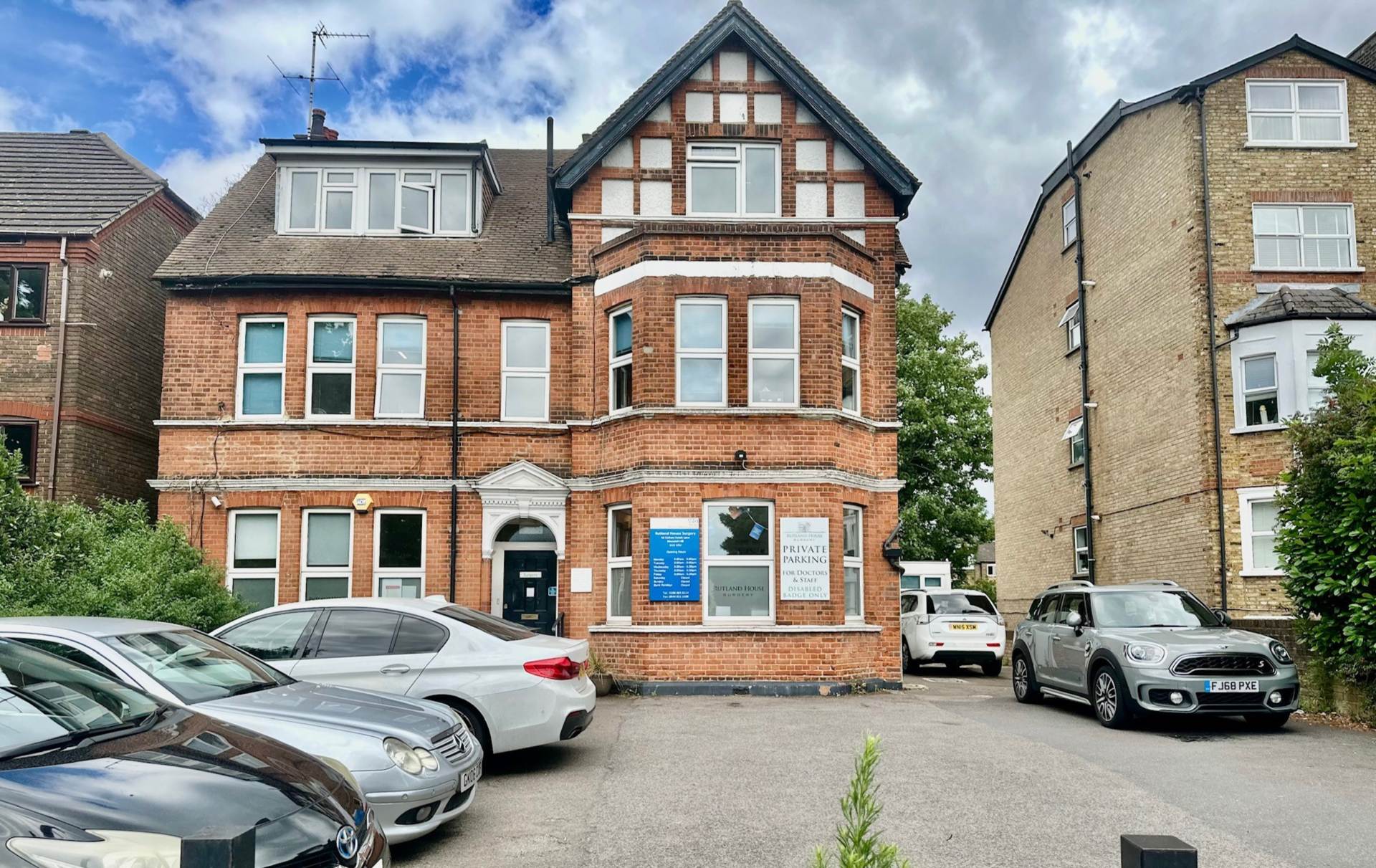 Colney Hatch Lane, Muswell Hill, London N10, Image 1