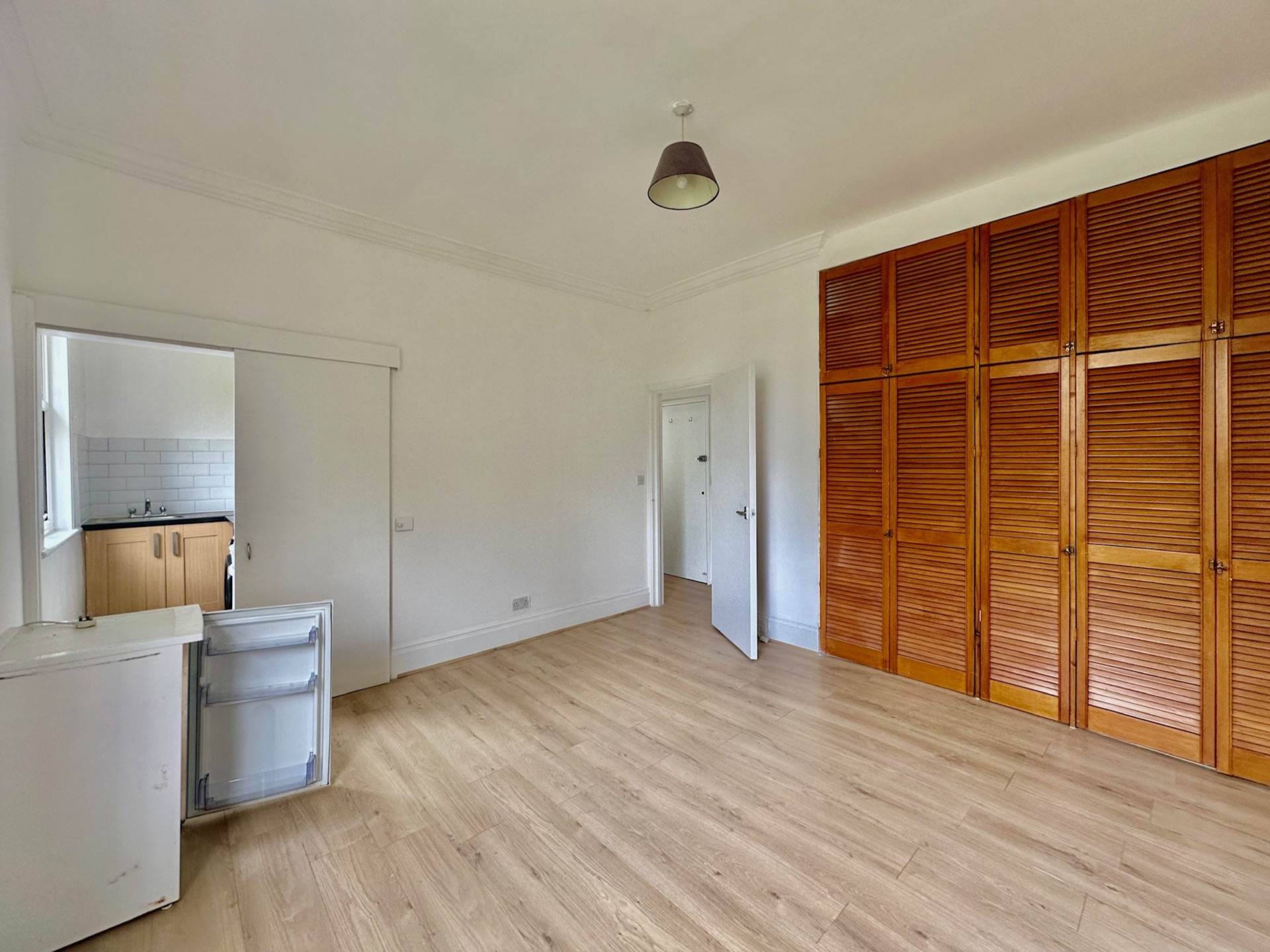Colney Hatch Lane, Muswell Hill, London N10, Image 2