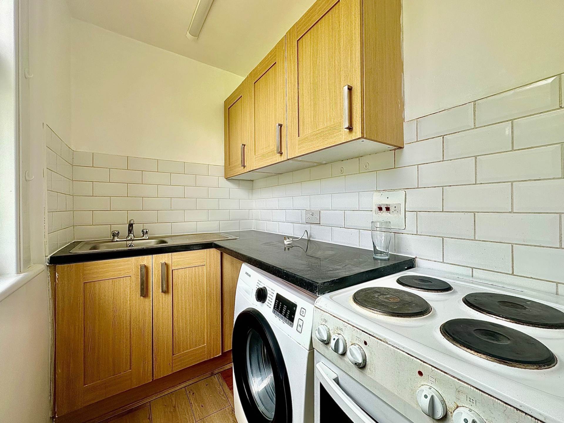 Colney Hatch Lane, Muswell Hill, London N10, Image 5