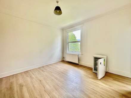 Colney Hatch Lane, Muswell Hill, London N10, Image 4