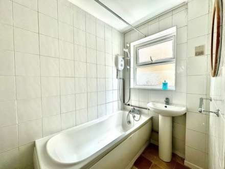 Colney Hatch Lane, Muswell Hill, London N10, Image 7