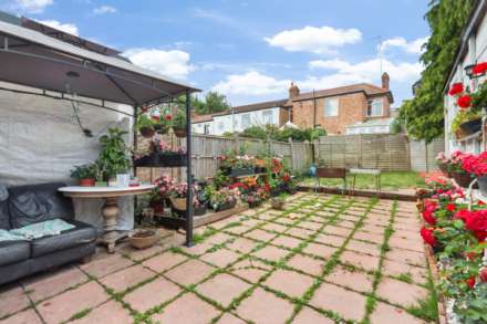 Woodleigh Avenue, London, Image 11