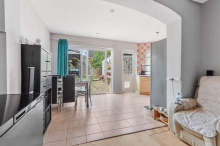 Woodleigh Avenue, London, Image 3