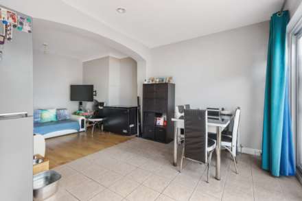 Woodleigh Avenue, London, Image 4
