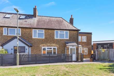 Crescent Way, London, Image 1
