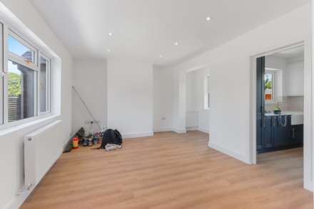 Crescent Way, London, Image 4