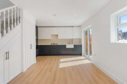 Crescent Way, London, Image 4