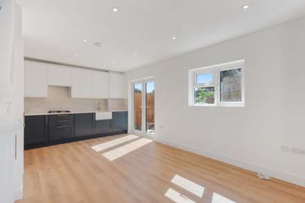 Crescent Way, London, Image 5