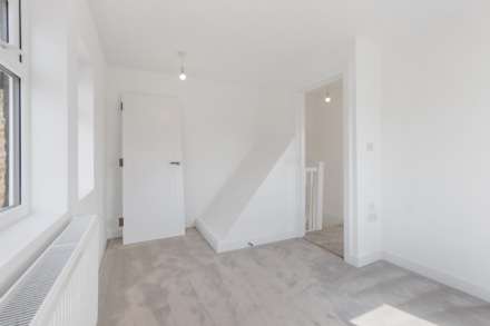 Crescent Way, London, Image 6